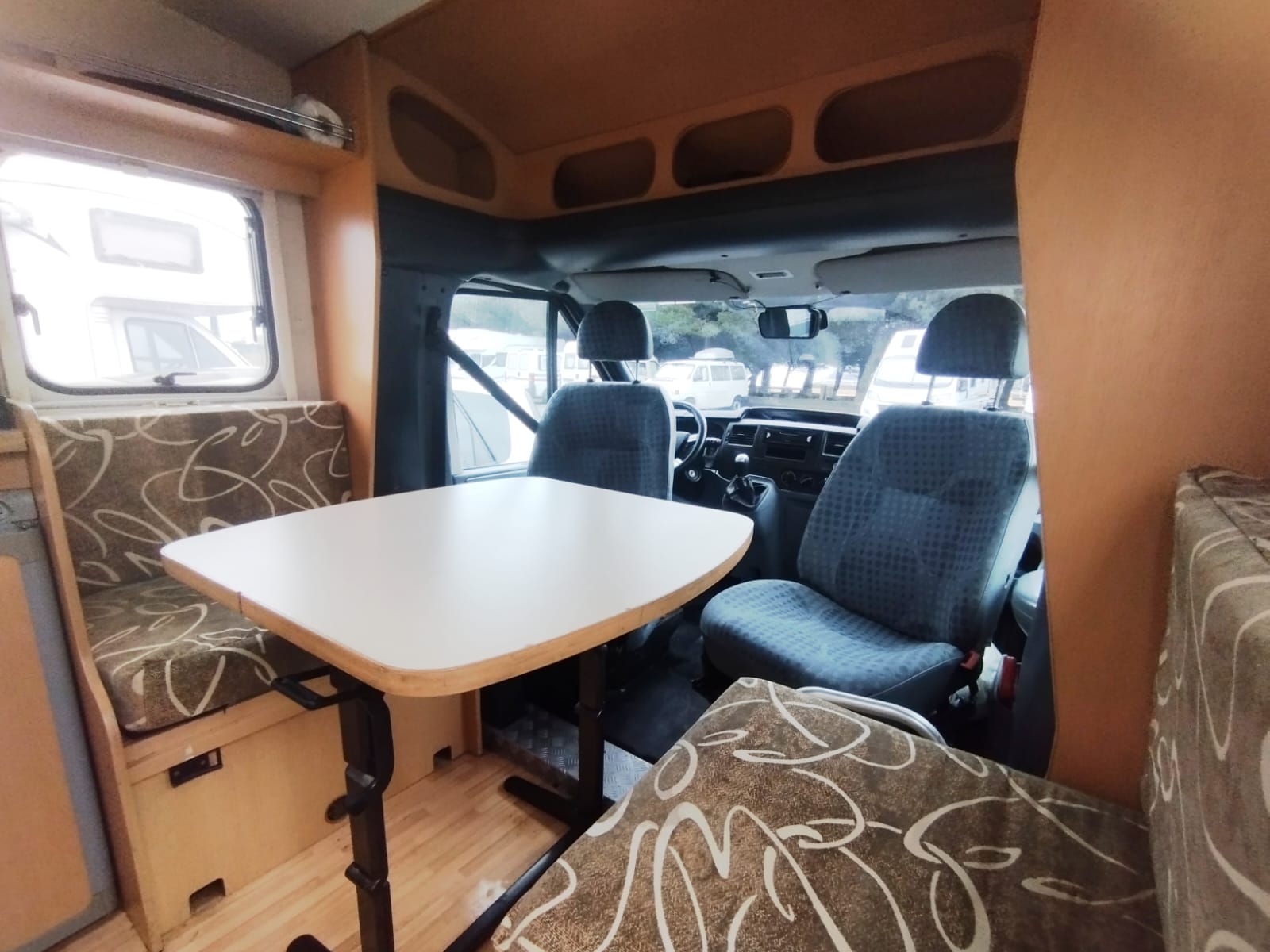 Autocaravana vista lateral